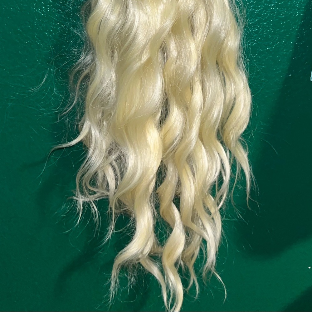 Lace front wig - Picture 2 of 5